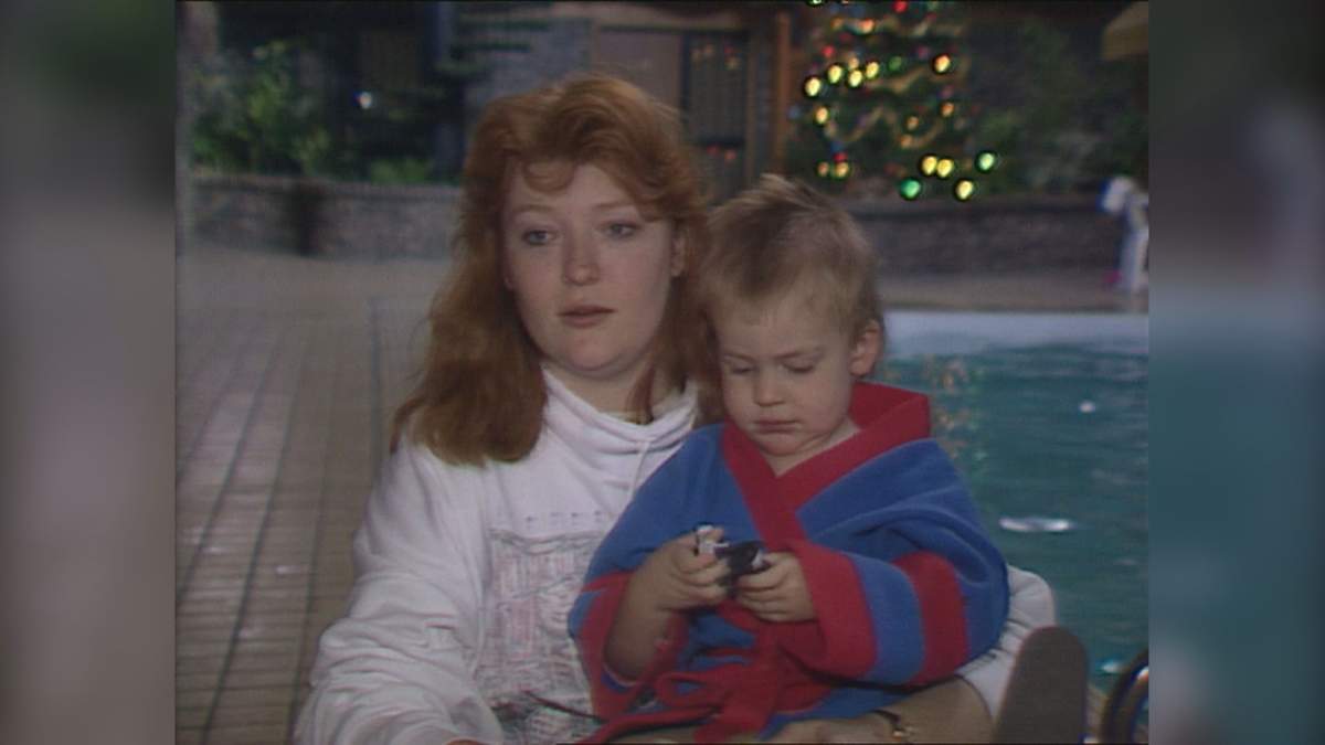 Cathie Bernd and her son Justin Markus spoke with Global News during the evacuation in 1992.