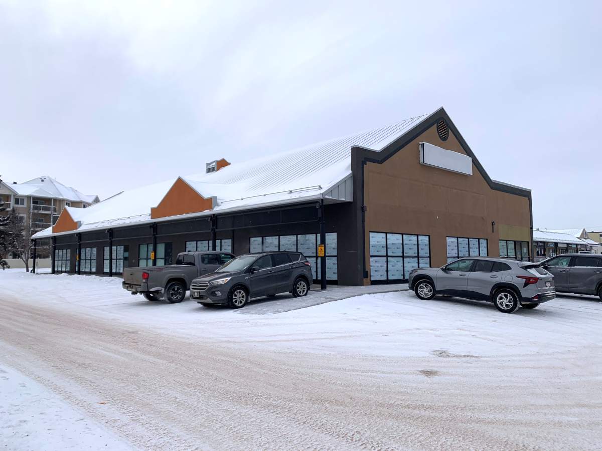 The Canadian Blood Services Edmonton Donor Centre is moving to the Whitemud Crossing shopping complex (4211 – 106 St. NW).