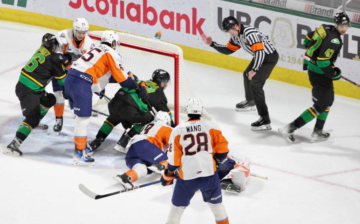 Will Nicholl scores the third goal in a 4-1 London Kngihts win over the Flint Firebirds on Feb. 17, 2025 at Canada Life Place.