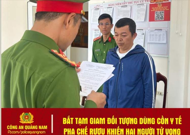 Police in Hoi An arrested 46-year-old bartender Le Tan Gia on Feb. 7.