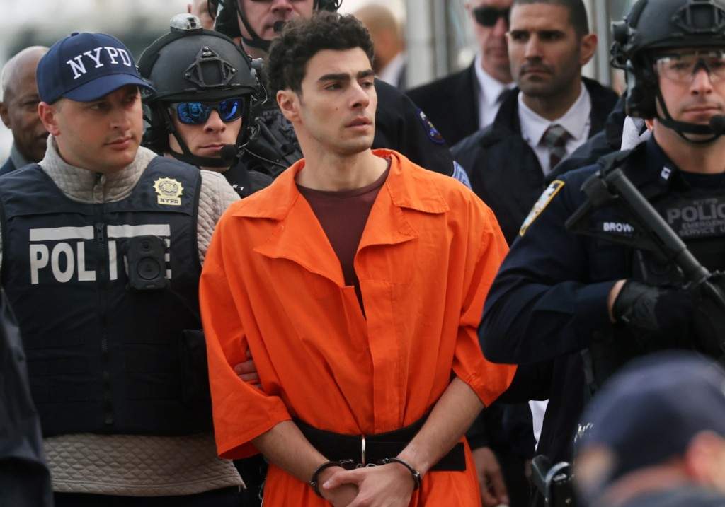 Luigi Mangione, suspect in the killing of UnitedHealthcare CEO Brian Thompson in New York City, arrives at a heliport with members of the NYPD on December 19, 2024 in New York City.