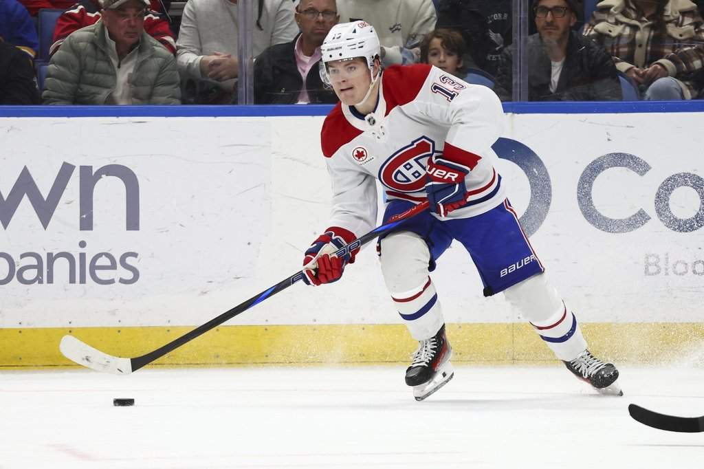 Montreal Canadiens right wing Cole Caufield looks to pass the puck during the second period of an NHL hockey game against the Buffalo Sabres, Saturday, March 1, 2025, in Buffalo, N.Y. (AP Photo/Jeffrey T. Barnes).