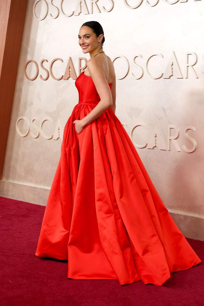 Gal Gadot attends the 97th Annual Oscars at Dolby Theatre on March 02, 2025 in Hollywood, California.