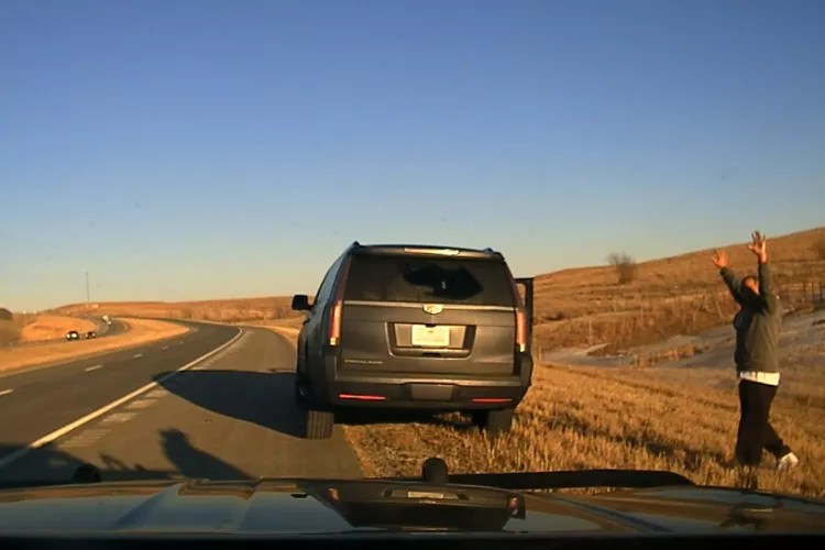 A Kansas trooper conducts a traffic stop that ended in the rescue of a missing six-year-old girl. (Kansas Highway Patrol/ Facebook)