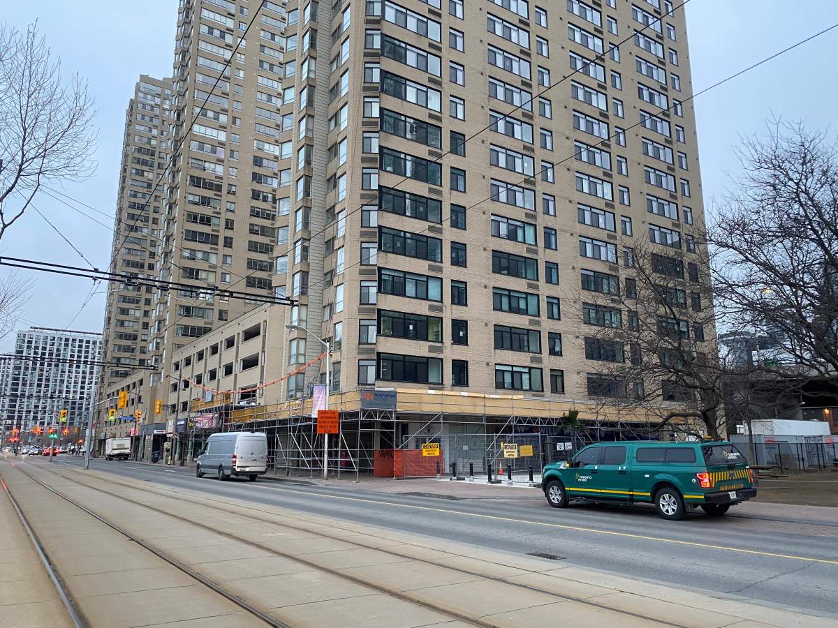 Toronto hydro worker killed