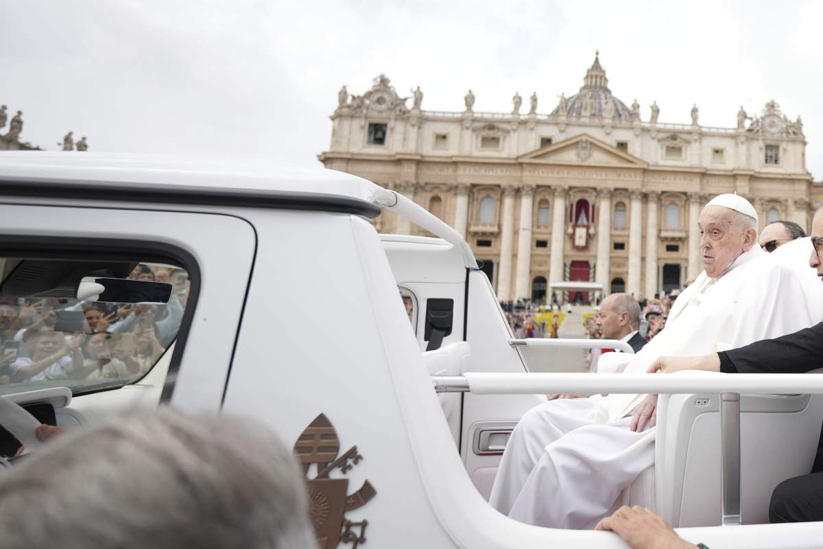 Pope Francis tours St. Peter's Square in his popemobile after bestowing the Urbi et Orbi (Latin for to the city and to the world) blessing at the end of the Easter mass presided over by Cardinal Angelo Comastri in St. Peter's Square at the Vatican Sunday, April 20, 2025.