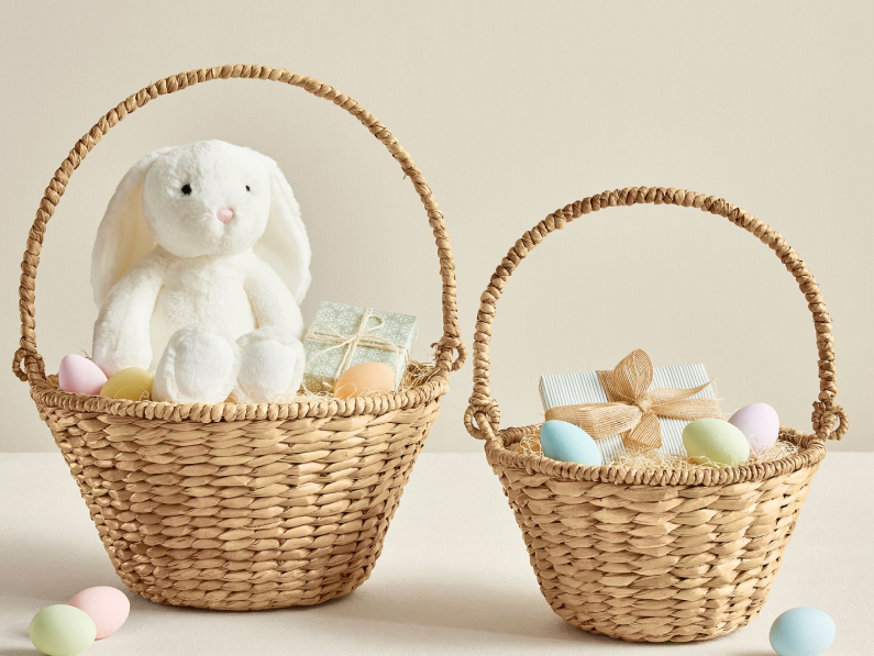 From woven baskets and sweet treats to standout finds from Simons, Pottery Barn, Lush and more, these festive picks bring a nostalgic yet elevated touch to the holiday.