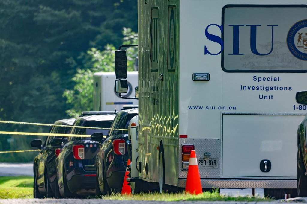 Ontario's police watchdog is investigating after a 35-year-old man died following a fall from a Mississauga condominium while Peel police officers were at the scene.