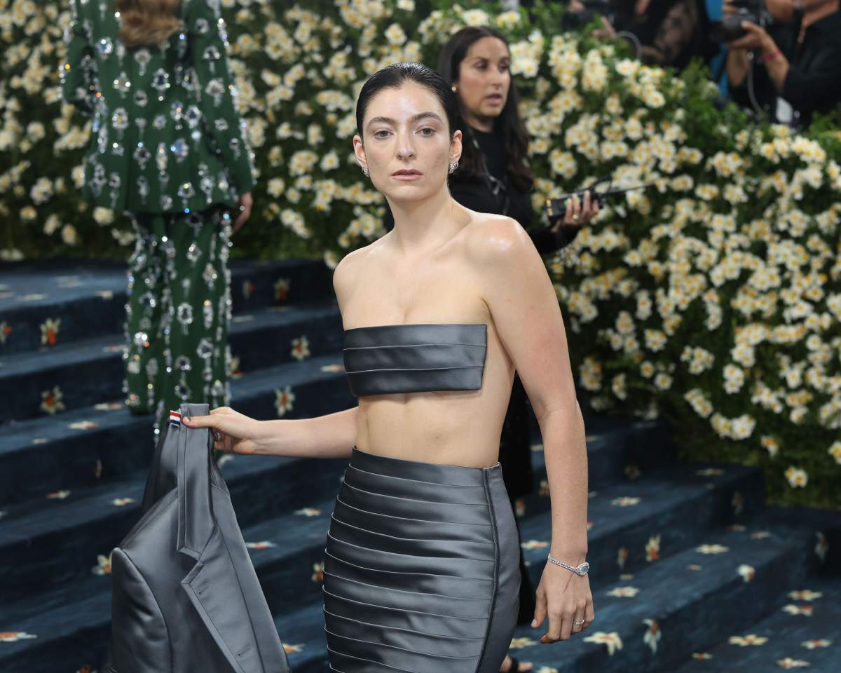 Lorde attends 2025 Met Gala Celebrating "Superfine: Tailoring Black Style" Red Carpet at The Metropolitan Museum of Art on May 5, 2025 in New York.