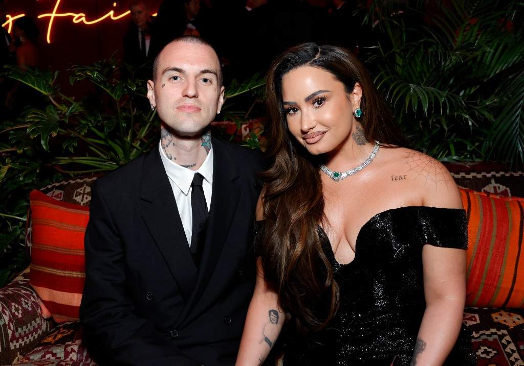 (L-R) Jordan Lutes and Demi Lovato attend the 2024 Vanity Fair Oscar Party Hosted By Radhika Jones at Wallis Annenberg Center for the Performing Arts on March 10, 2024 in Beverly Hills, California.
