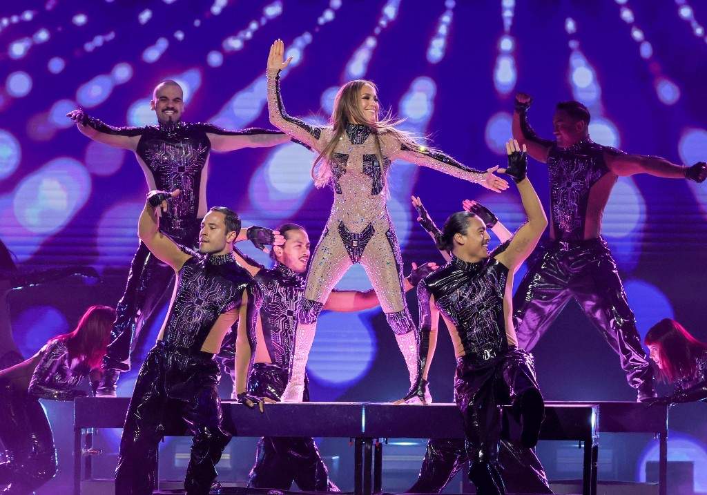 Jennifer Lopez (C) performs with dancers onstage during the 2025 American Music Awards at BleauLive Theater at Fontainebleau Las Vegas on May 26, 2025 in Las Vegas, Nevada.