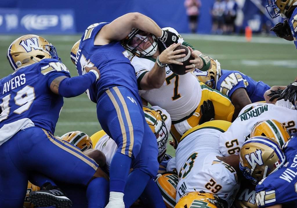 Elks QB Cody Fajardo plunges for a touchdown on the road against the Winnipeg Blue Bombers.