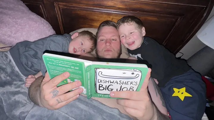 Brandon Lethbridge with his sons in Leduc, Alta.