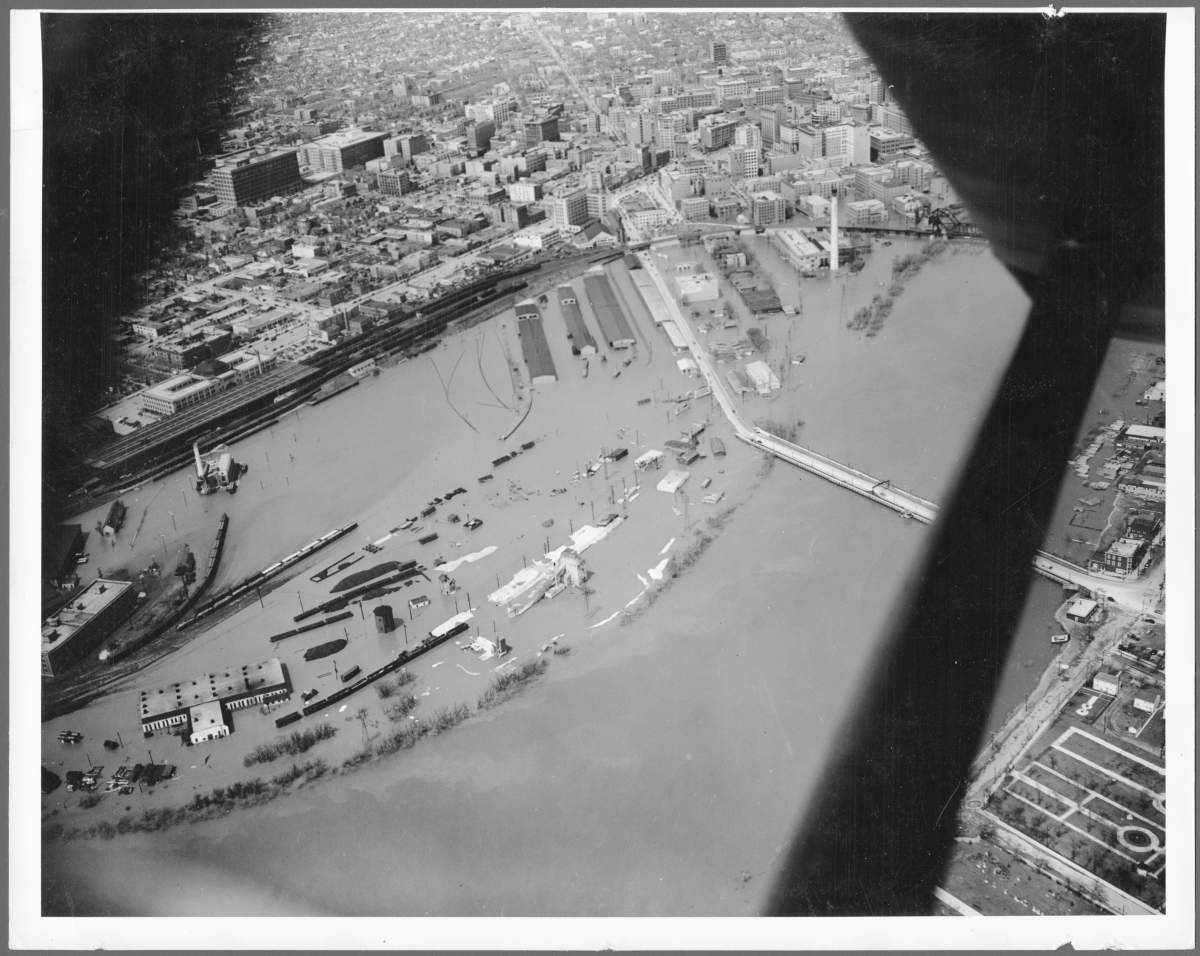 An aerial view of Winnipeg during the flood of 1950.