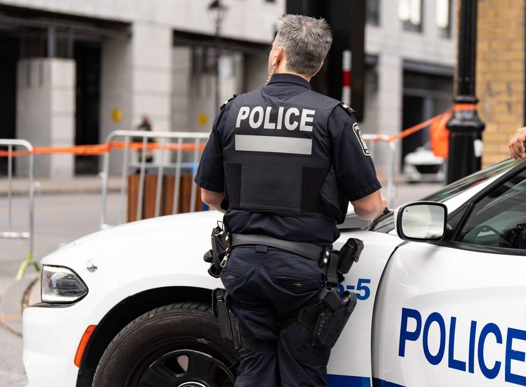 A Montreal police officer outside a crime scene in Montreal, Tuesday, Oct. 8, 2024. THE CANADIAN PRESS/Christinne Muschi