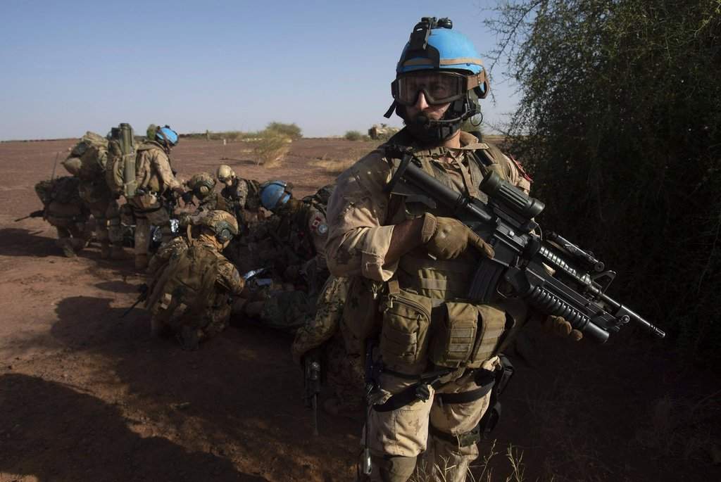 File Photo — A Canadian Armed Forces soldier provides security as medics assist German troops during a medical evacuation demonstration on the United Nations base in Gao, Mali. THE CANADIAN PRESS/.