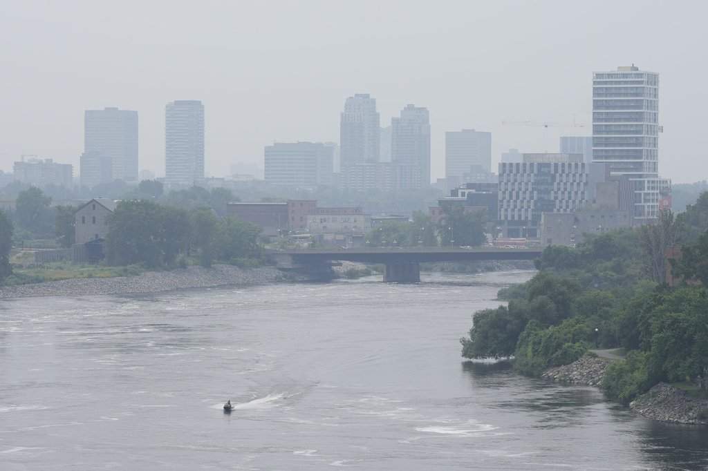 Forecasters predict Prairie wildfire smoke could cause hazy skies across Canada - image