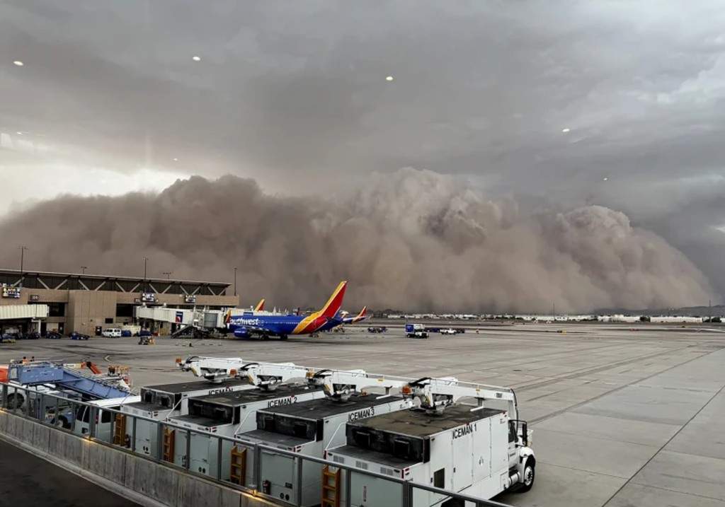This photo provided by the City of Phoenix shows a towering cloud of dust at Phoenix Sky Harbor International Airport on Monday, Aug. 25, 2025.