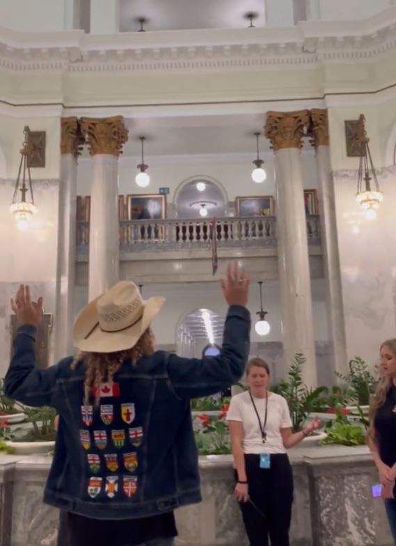 A video posted on social media shows controversial American christian singer, Sean Feucht, holding a worship session in the rotunda of the Alberta Legislature on Friday.