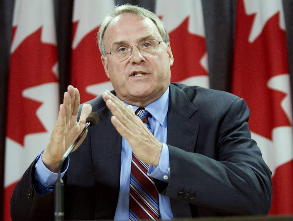 Liberal leadership candidate Ken Dryden outlines his platform at a news conference in Ottawa Monday Sept. 5, 2006.