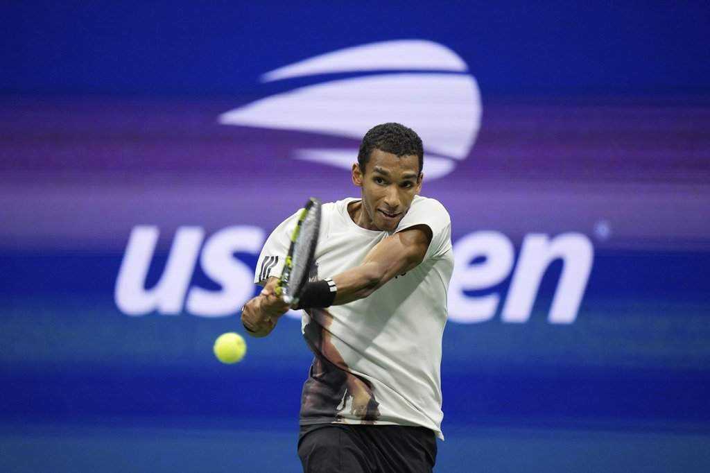 Felix Auger-Aliassime, of Canada, returns a shot against Jannik Sinner, of Italy, during the men's singles semifinals of the U.S. Open tennis championships, Friday, Sept. 5, 2025, in New York.