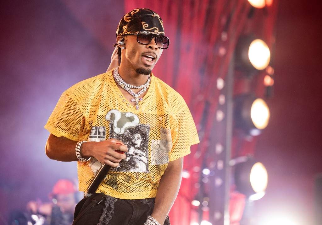 D4vd performs during the 2025 Coachella Valley Music And Arts Festival Weekend 2 - Day 1 on April 18, 2025 in Indio, California.