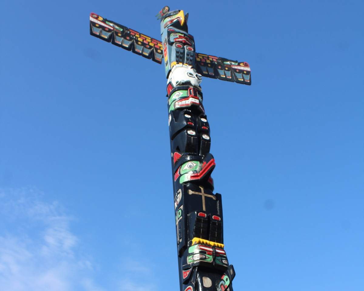 The totem pole at Assiniboine Park prior to sustaining storm damage.