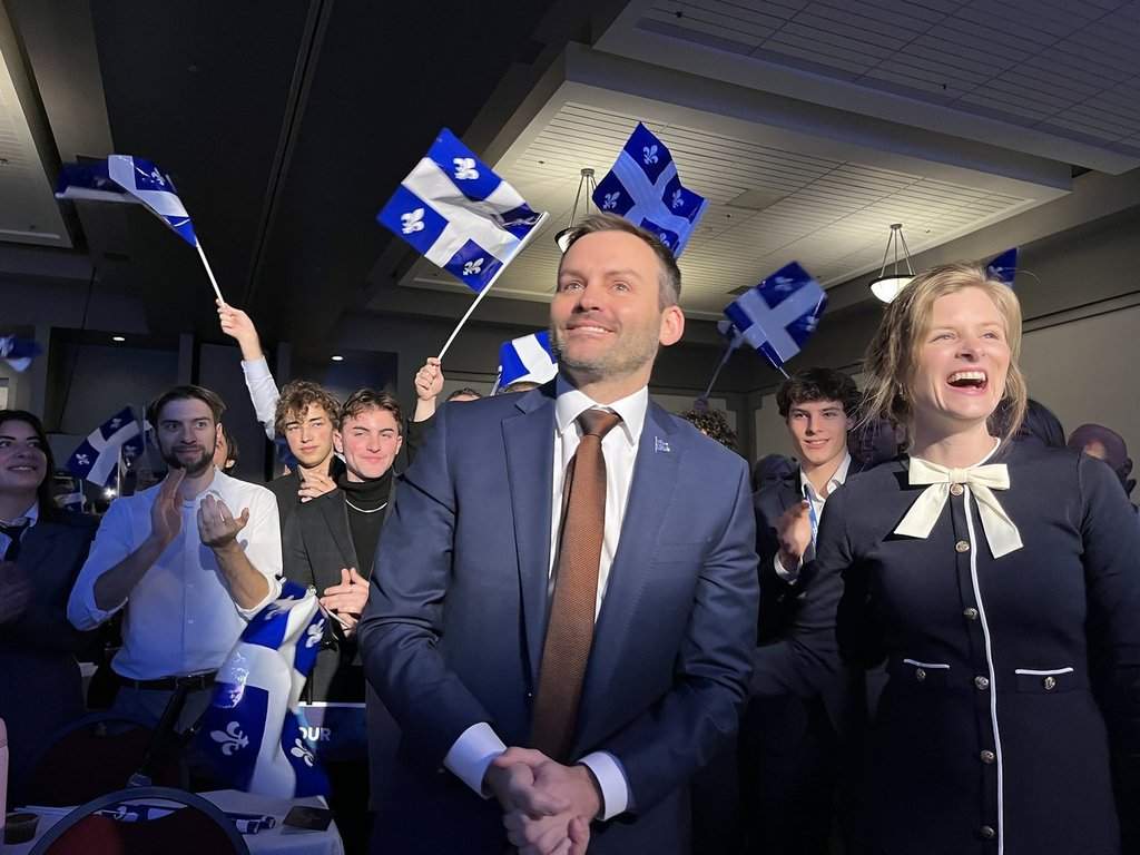 PQ leader Paul St-Pierre Plamondon with his wife, Alexandra Tremblay, in front of a crowd of PQ supporters gathered in Sherbrooke this weekend for a meeting of the Parti Québécois National Council.