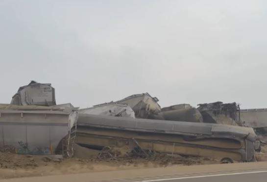 CKPC described 31 of the derailed cars as hopper cars that were carrying grain products, while the other three were tanker cars carrying vegetable oil.