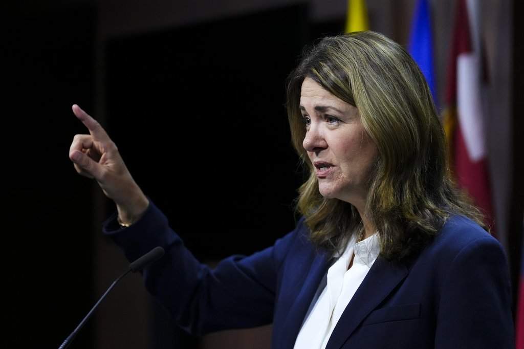 Premier Danielle Smith says courts shouldn’t block an independence referendum, defending new legislation that halts a related court case despite a judge calling it undemocratic.. 