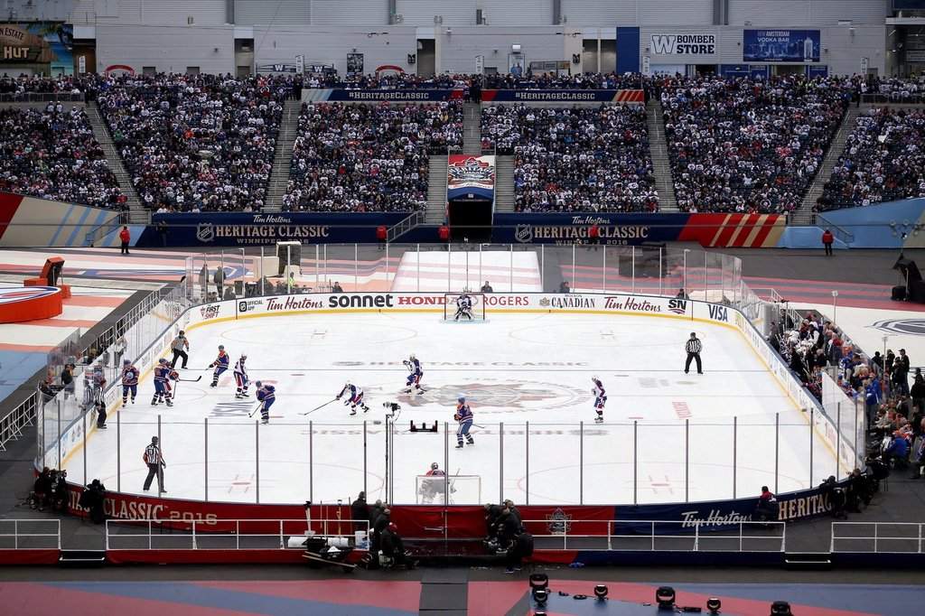 The Jets play the Edmonton Oilers in an alumni game at the NHL Heritage Classic in Winnipeg on Saturday, Oct. 22, 2016. THE CANADIAN PRESS/Trevor Hagan.