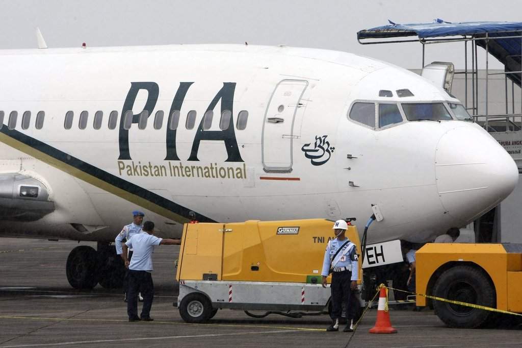 While in the past the airline has had individual crew members seek asylum after landing in Canada, recent rumours of an entire crew disappearing after a flight, and the airline suspending direct flights to Canada as a result, are unfounded. 
