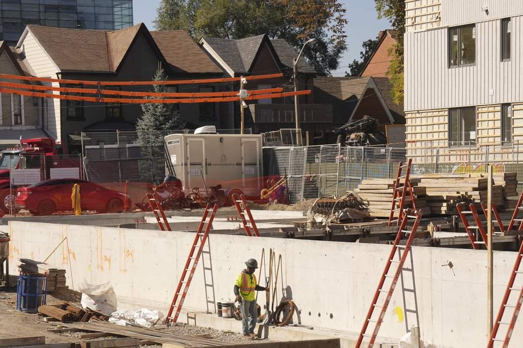 Mississauga will start issuing $305 fines for residential construction dust next March, after council approved updates to its decades-old debris bylaw.