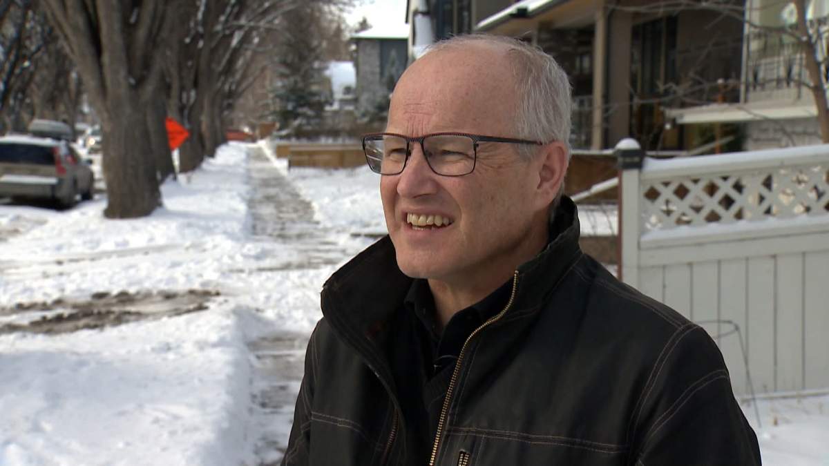 Stephen Carter, the veteran political strategist who helped Naheed Nenshi to a suprise win in the 2010 Calgary mayoral election, has been hired to help manage the Manitoba Tories next provincial election campaign.