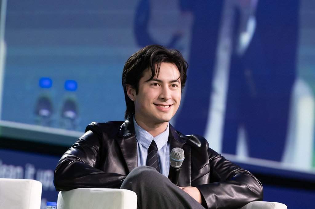 Hudson Williams, star of the TV series "Heated Rivalry" takes part in a discussion at the Prime Time screen and media industry conference gala in Ottawa, in this Thursday, Jan. 29, 2026 handout photo. THE CANADIAN PRESS/Handout, George Pimentel (Mandatory Credit).