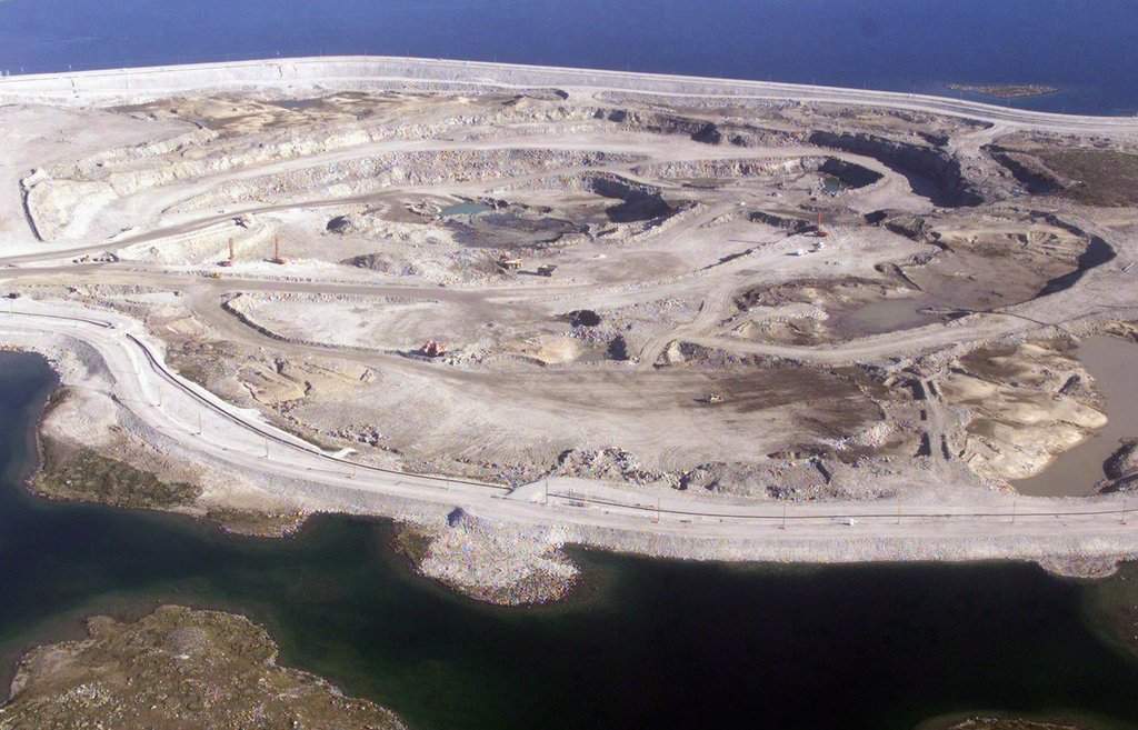 Lac de Gras surrounds the Diavik mine pit about 300 km northeast of Yellowknife, N.W.T. on July 19, 2003.