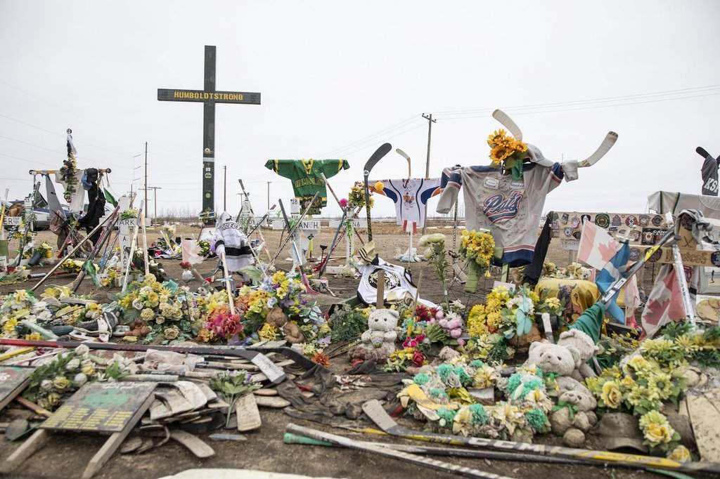 A memorial is displayed for the victims of the Humboldt Broncos bus crash on the corner of highway 35 and highway 335 near Codette, Sask. on Saturday, April, 6, 2019.