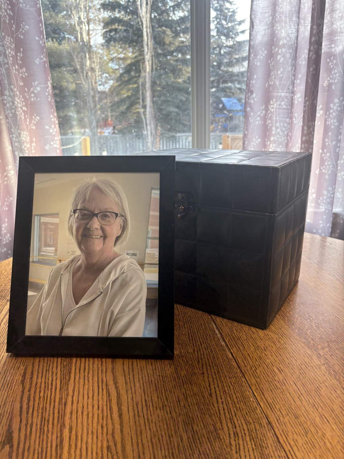 74-year-old Anna Thompson passed away on December 16, and as her family was still busy making funeral arrangements, the urn, seen her, containing her ashes was stolen when thieves broke into her son's home in Chestermere.