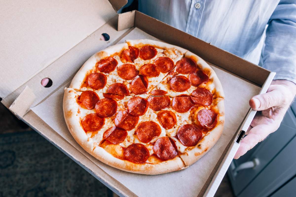 FILE — A cheese pizza sits on a table in this undated photograph. For pizza chains in the U.S., the fight for consumers is turning into the 'pizza wars,' a new report suggests.