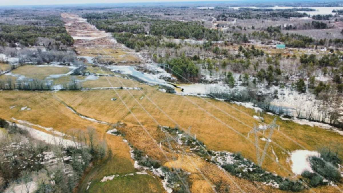 Regional leaders are calling on the federal government to move the $60- to $90-billion Alto rail project to the Highway 401 corridor and include a mandatory stop in Kingston.