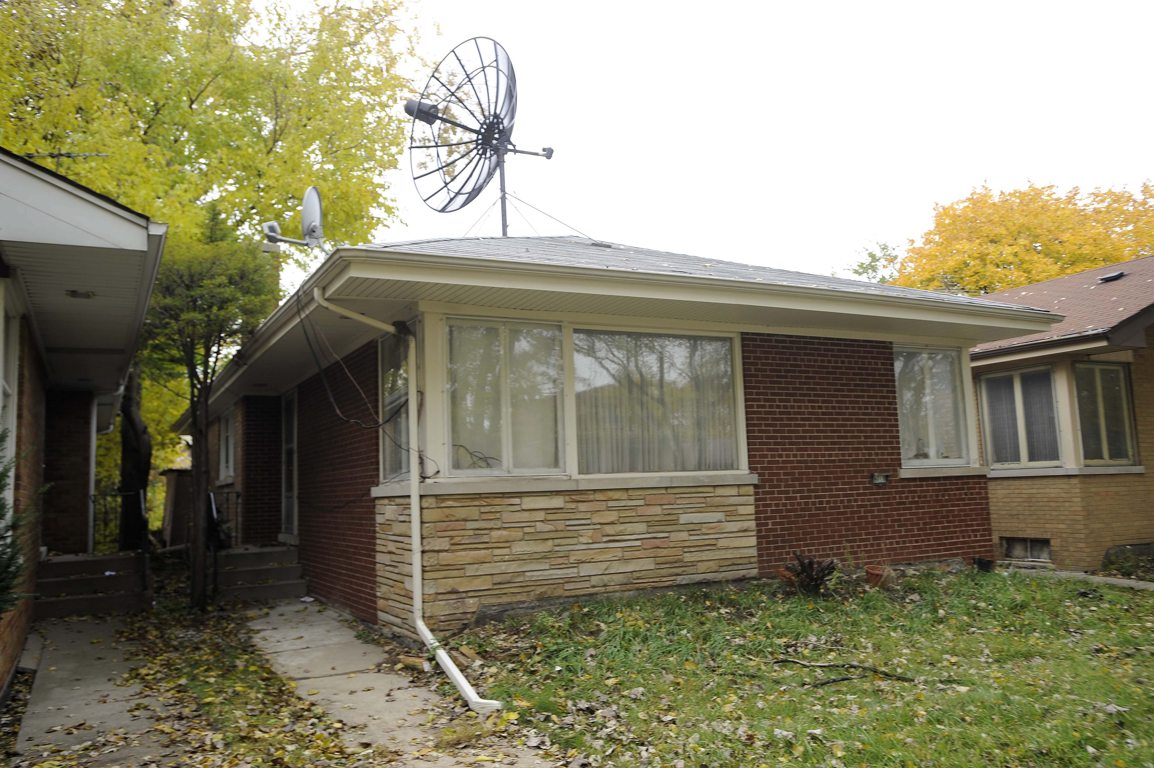 Tahawwur Rana Hussain obtained Canadian citizenship by claiming he lived in Ottawa when the RCMP alleged he was actually residing at this Chicago home. (AP Photo/Paul Beaty)