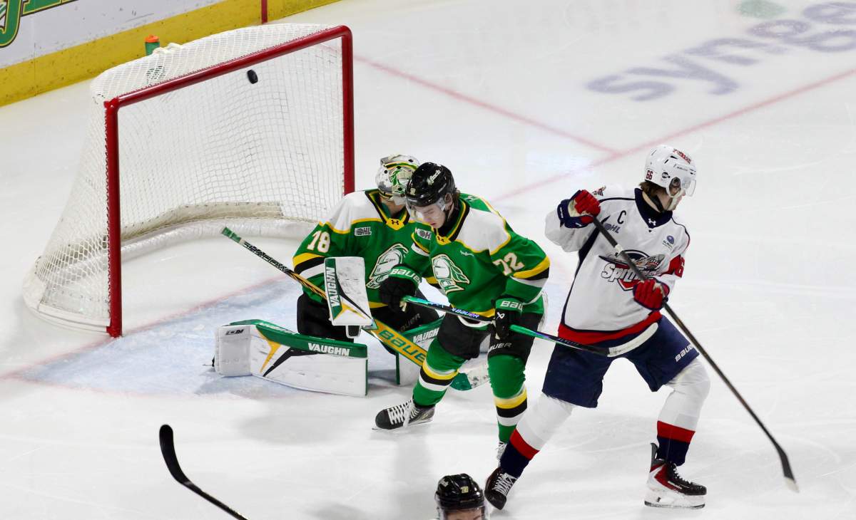 Liam Greentree of the Windsor Spitfires tips in his 30th goal of the season in a Windsor win over the London Knights on Feb. 27, 2026.