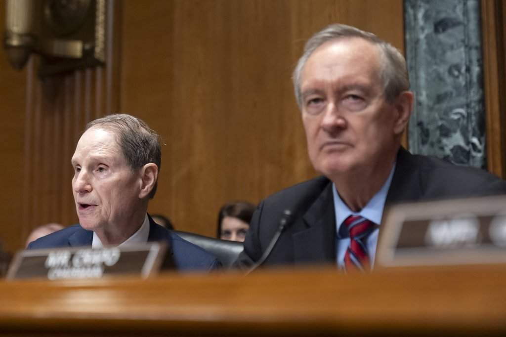 Ranking member Sen. Ron Wyden, D-Ore., left, speaks as committee chairman Sen. Mike Crapo, R-Idaho, listens during a hearing of the Senate Finance Committee on Capitol Hill in Washington on Thursday, Sept. 4, 2025. (AP Photo/Mark Schiefelbein).