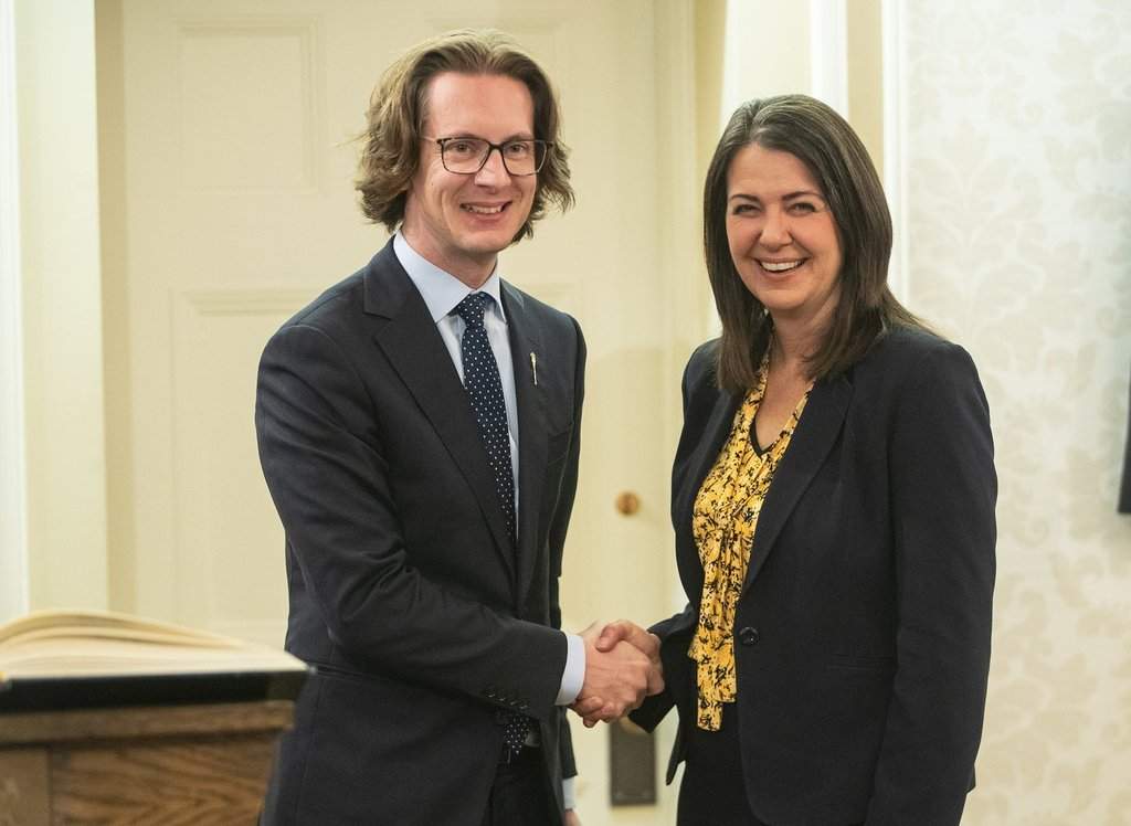 Nate Glubish shakes hands with Alberta Premier Danielle Smith in Edmonton on Monday, Oct. 24, 2022.