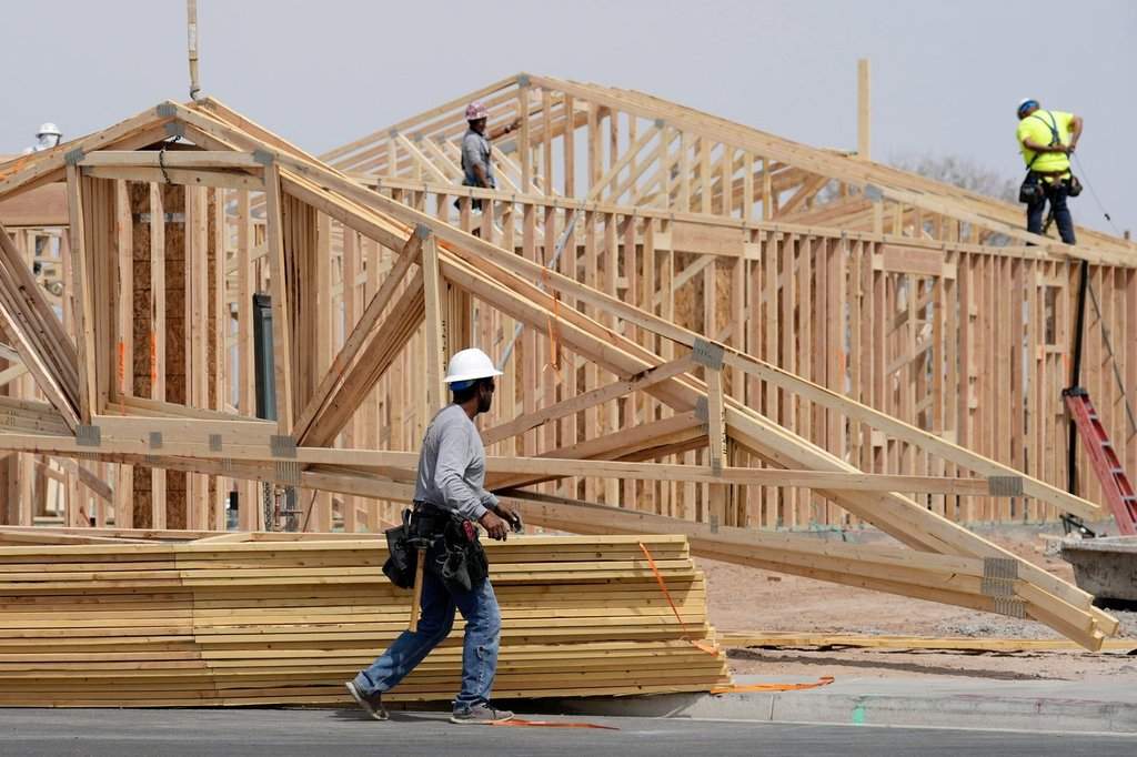Manitoba training fee could drive up costs on large construction projects, groups say - image