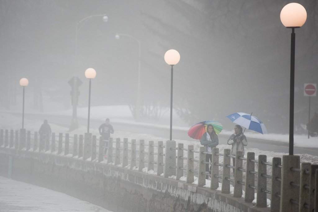 Environment Canada warns up to 40 mm of rain and melting snow could lead to flooding and hazardous driving conditions in parts of Ontario.