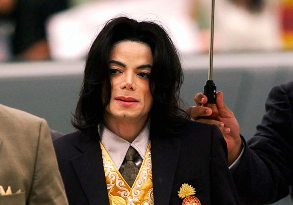 Michael Jackson arrives at the Santa Barbara County Courthouse for his child molestation trial in Santa Maria, Calif., May 25, 2005.