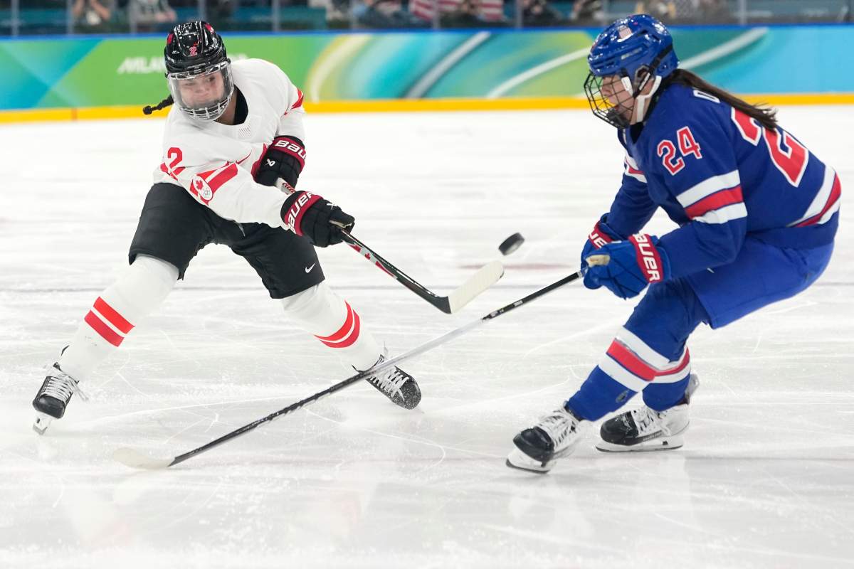 Sophie Jaques and Joy Dunne battle for puck.