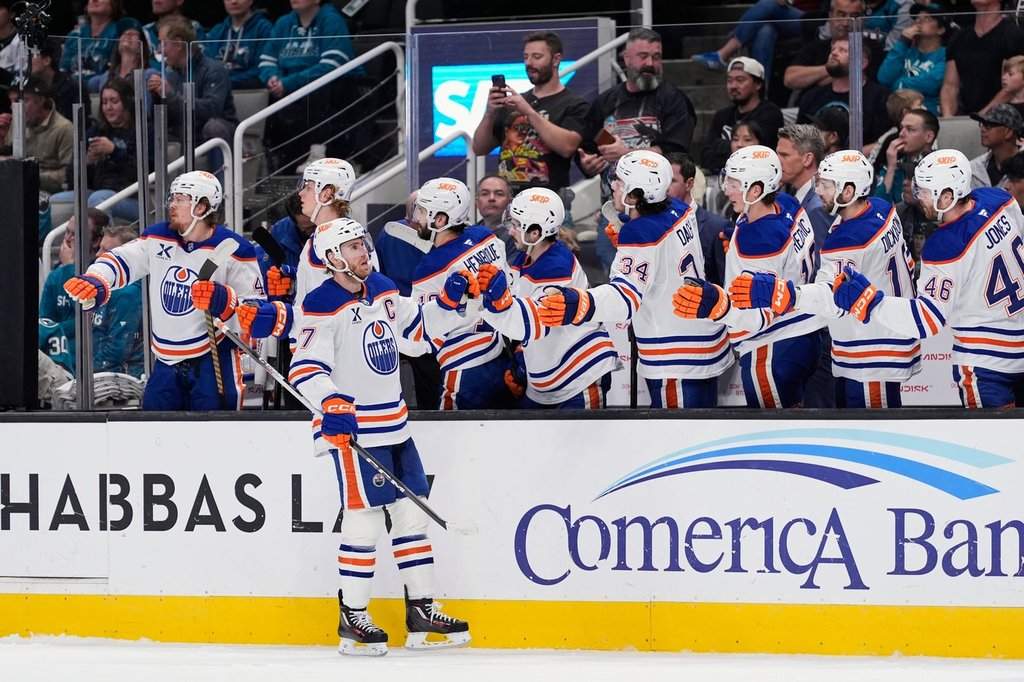 Edmonton Oilers center Connor McDavid (97) celebrates with teammates after scoring a goal during the first period of an NHL hockey game against the San Jose Sharks, Wednesday, April 8, 2026, in San Jose, Calif. (AP Photo/Godofredo A. Vásquez).