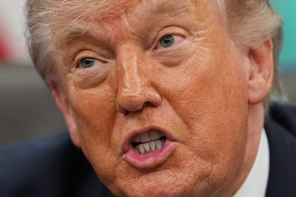 President Donald Trump speaks to reporters as he meets with NASA's Artemis II astronauts Victor Glover, Christina Koch, Reid Wiseman and Jeremy Hansen in the Oval Office of the White House, Wednesday, April 29, 2026, in Washington. (AP Photo/Matt Rourke).
